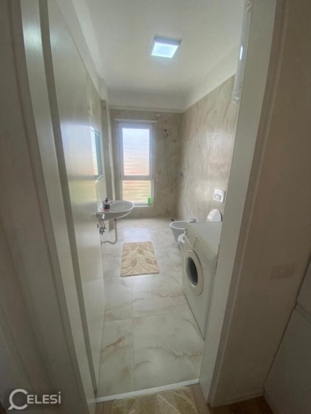 Tirane, jepet me qera apartament 1+1+Ballkon Kati 3, 74 m² 550 € (RRUGA 5 MAJI)