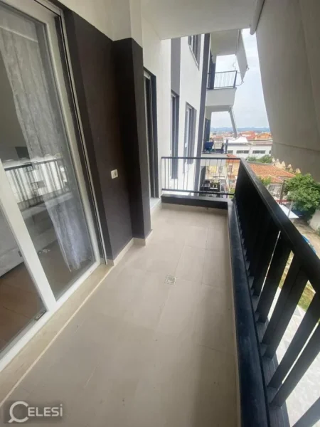 Tirane, jepet me qera apartament 1+1+Ballkon Kati 3, 74 m² 550 € (RRUGA 5 MAJI)