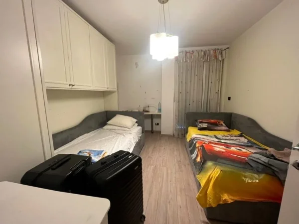 Tirane, jepet me qera apartament 2+1 Kati 10, 170 m² 1.500 € (ish blloku)