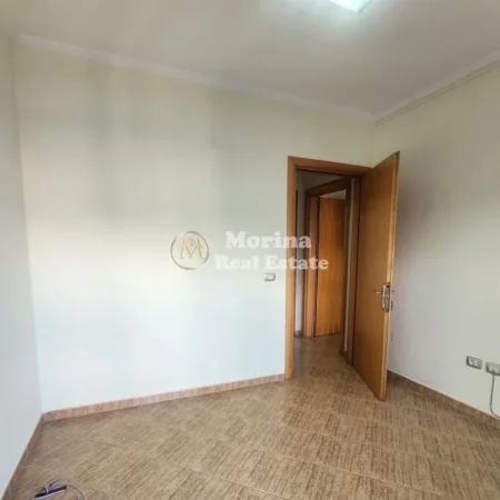 Tirane, jepet me qera ambjent biznesi Kati 6, 106 m² 800 € (Zogu i Zi)