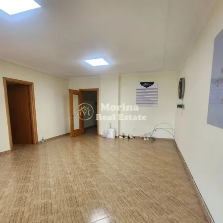 Tirane, jepet me qera ambjent biznesi Kati 6, 106 m² 800 € (Zogu i Zi)
