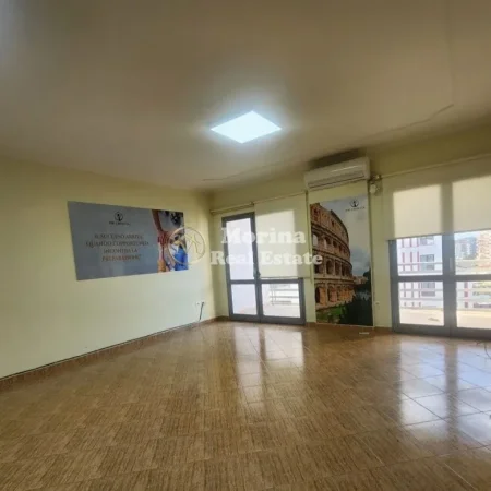 Tirane, jepet me qera ambjent biznesi Kati 6, 106 m² 800 € (Zogu i Zi)