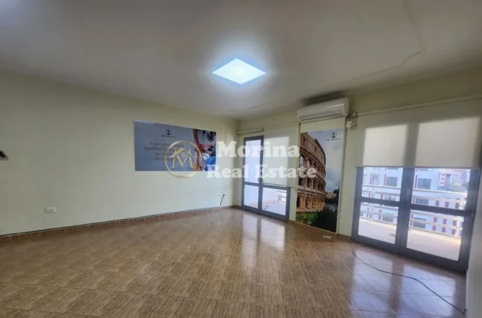 Tirane, jepet me qera ambjent biznesi Kati 6, 106 m² 800 € (Zogu i Zi)