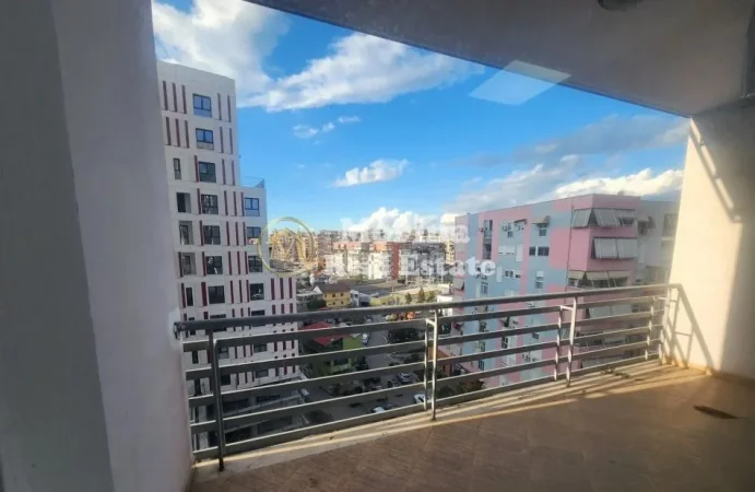Tirane, jepet me qera ambjent biznesi Kati 6, 106 m² 800 € (Zogu i Zi)