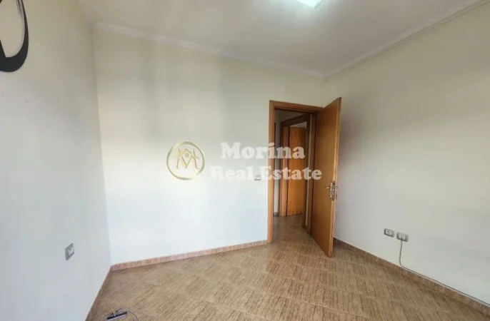 Tirane, jepet me qera ambjent biznesi Kati 6, 106 m² 800 € (Zogu i Zi)
