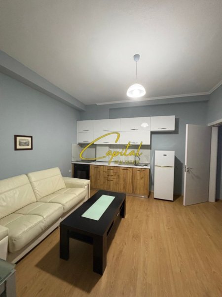 Tirane, jepet me qera apartament 1+1 Kati 2, 60 m² 500 € (ALI DEMI)