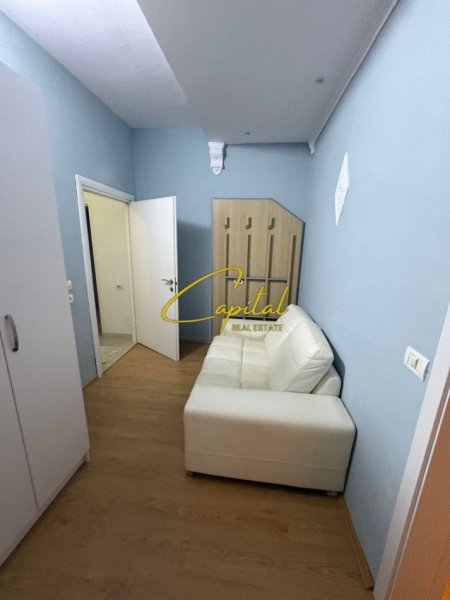 Tirane, jepet me qera apartament 1+1 Kati 2, 60 m² 500 € (ALI DEMI)