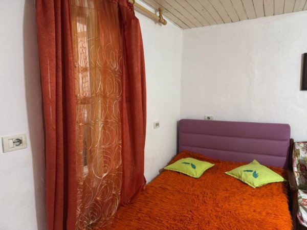 Tirane, jepet me qera shtepi 1+1+Aneks Kati 2, 78 m² 350 € (ne rrugen e Dibres Tirane.)
