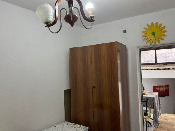 Tirane, jepet me qera shtepi 1+1+Aneks Kati 2, 78 m² 350 € (ne rrugen e Dibres Tirane.)
