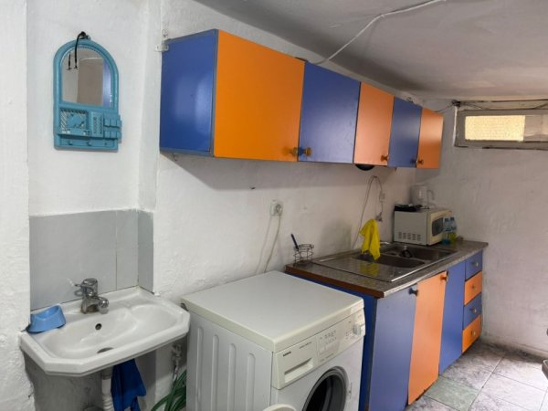 Tirane, jepet me qera shtepi 1+1+Aneks Kati 2, 78 m² 350 € (ne rrugen e Dibres Tirane.)