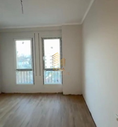 Tirane, jepet me qera apartament 1+1 Kati 4, 70 m² 500 € (Rruga 5 Maji)