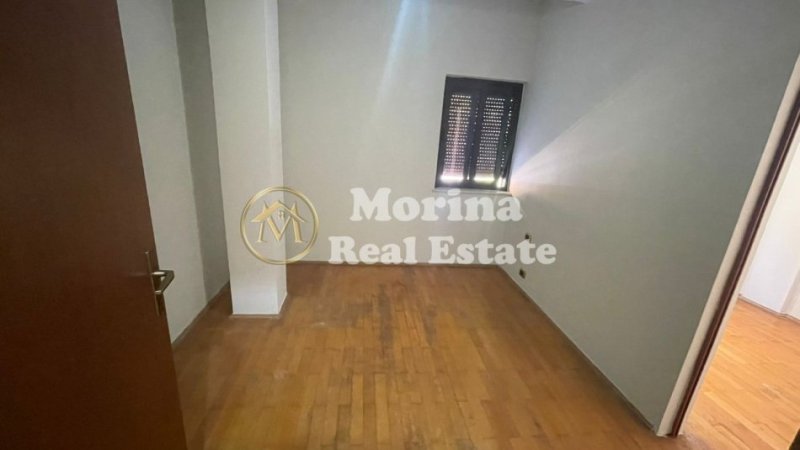 Tirane, shitet apartament 3+1 Kati 2, 130 m² 200.000 € (Rruga Xhanfize Keko)