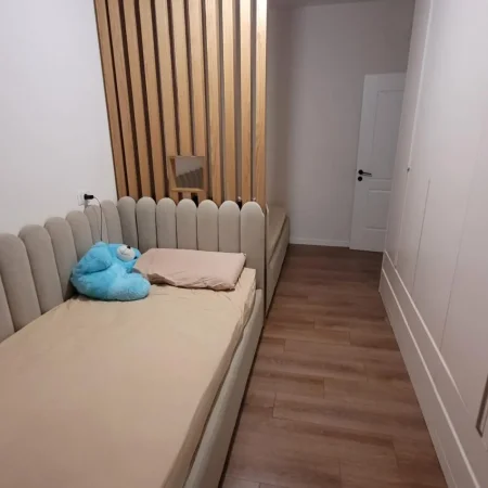 Tirane, jepet me qera apartament 2+1 Kati 4, 650 € 
