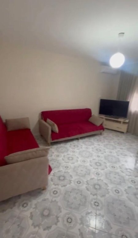 Tirane, jepet me qera apartament 1+1+Ballkon Kati 3, 65 m² 450 € 