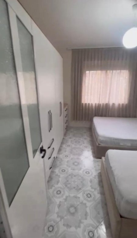 Tirane, jepet me qera apartament 1+1+Ballkon Kati 3, 65 m² 450 € 