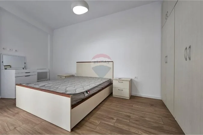 Tirane, jepet me qera apartament 1+1 , 80 m² 500 € (Jordan Misja)