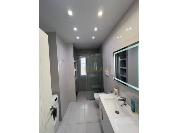 Tirane, jepet me qera apartament 3+1 Kati 3, 129 m² 1.300 € (SunRise Residence)