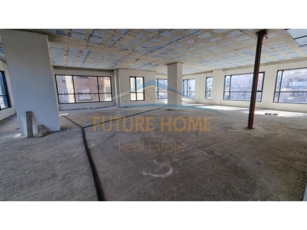 Tirane, jepet me qera ambjent biznesi Kati 2, 452 m² 5.000 € (Hoxha Tasim)