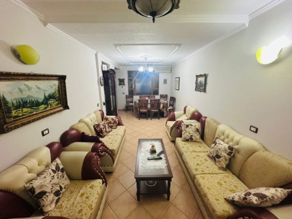 Tirane, jepet me qera apartament 2+1+Ballkon Kati 2, 79 m² 600 € 