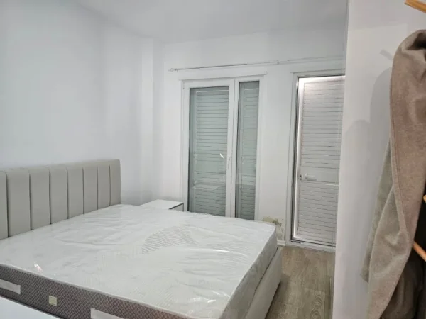 Tirane, jepet me qera apartament 2+1 Kati 0, 