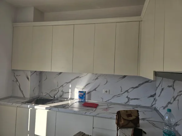 Tirane, jepet me qera apartament 2+1 Kati 0, 