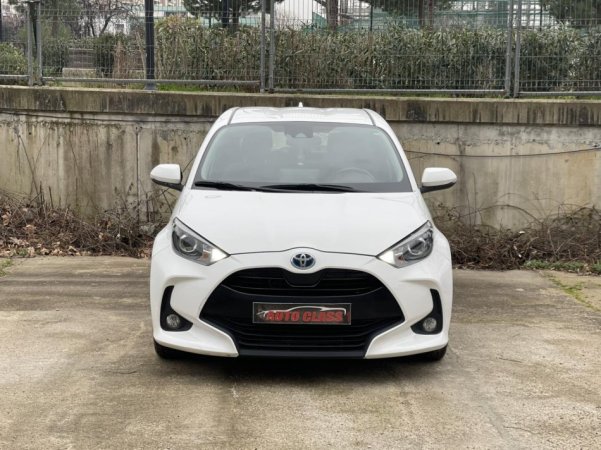 Tirane, shes makine TOYOTA YARIS HYBRID Benzin, e bardhë automatik Klima 166.000 km 12.900 €