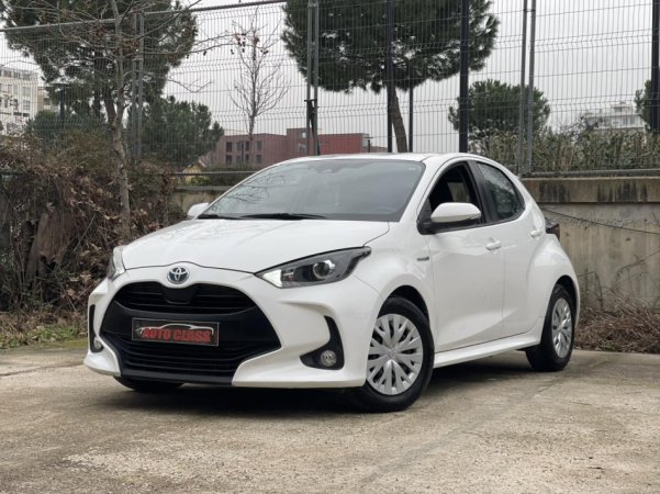 Tirane, shes makine TOYOTA YARIS HYBRID Benzin, e bardhë automatik Klima 166.000 km 12.900 €