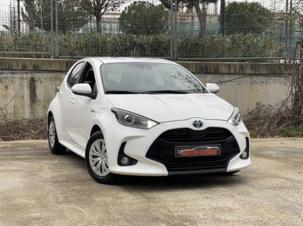 Tirane, shes makine TOYOTA YARIS HYBRID Benzin, e bardhë automatik Klima 166.000 km 12.900 €