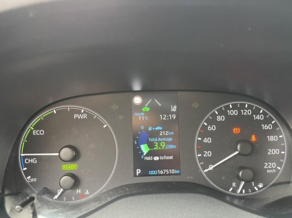 Tirane, shes makine TOYOTA YARIS HYBRID Benzin, e bardhë automatik Klima 166.000 km 12.900 €