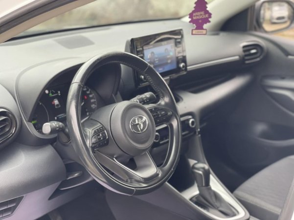 Tirane, shes makine TOYOTA YARIS HYBRID Benzin, e bardhë automatik Klima 166.000 km 12.900 €