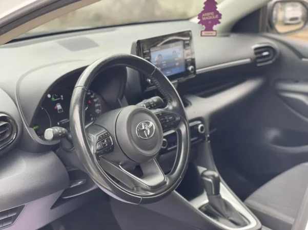 Tirane, shes makine TOYOTA YARIS HYBRID Benzin, e bardhë automatik Klima 166.000 km 12.900 €