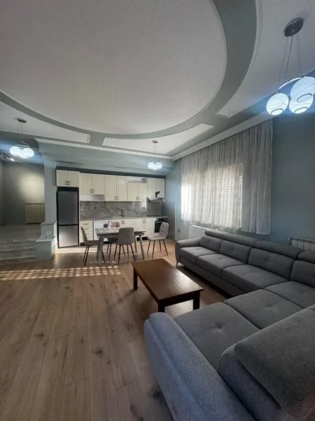 Tirane, jepet me qera apartament 2+1 , 115 m² 700 € (ALI DEMI)