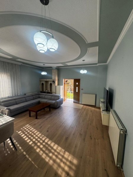 Tirane, jepet me qera apartament 2+1 , 115 m² 700 € (ALI DEMI)