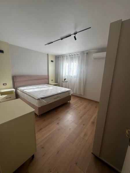 Tirane, jepet me qera apartament 2+1 , 115 m² 700 € (ALI DEMI)