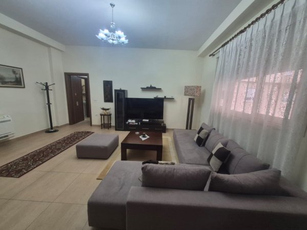 Tirane, jepet me qera apartament 2+1 Kati 2, 900 € (Rruga Bardhok Biba)