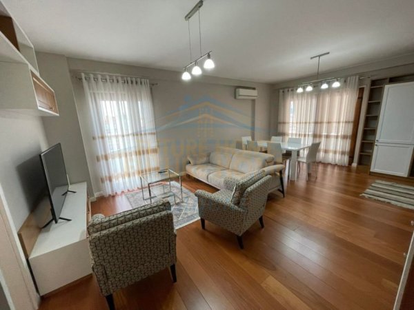 Tirane, jepet me qera apartament 3+1 Kati 2, 121 m² 1.200 € (Rruga Peti)