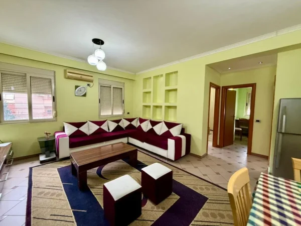 Tirane, jepet me qera apartament 1+1 Kati 1, 
