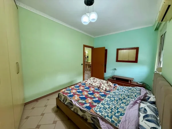 Tirane, jepet me qera apartament 1+1 Kati 1, 