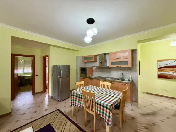 Tirane, jepet me qera apartament 1+1 Kati 1, 