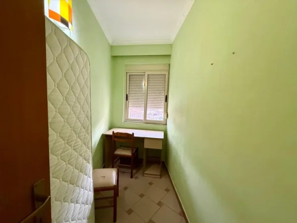 Tirane, jepet me qera apartament 1+1 Kati 1, 