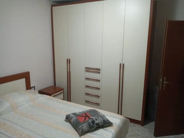 Tirane, jepet me qera apartament 1+1+Ballkon Kati 1, 60 m² 500 € 