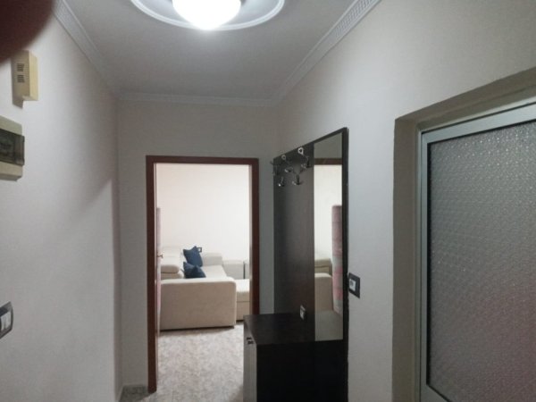 Tirane, jepet me qera apartament 1+1+Ballkon Kati 1, 60 m² 500 € 