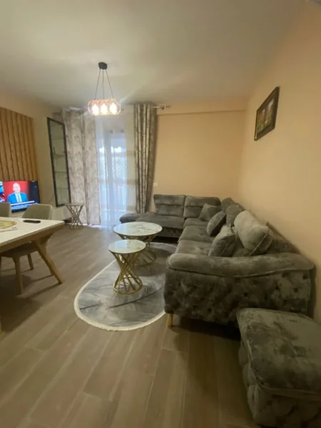 Tirane, jepet me qera apartament 2+1 Kati 3, 96 m² 1.000 € (Kopshti Botanik)