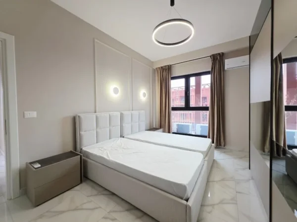 Tirane, jepet me qera apartament 3+1+Ballkon , 160 m² 1.900 € (Garden Building)