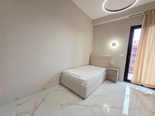 Tirane, jepet me qera apartament 3+1+Ballkon , 160 m² 1.900 € (Garden Building)