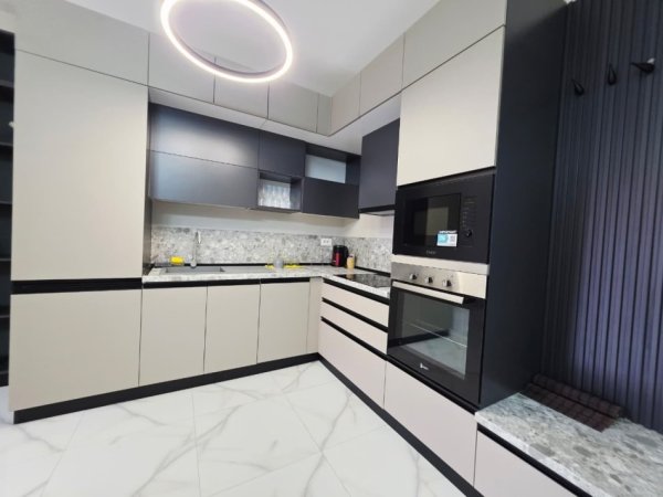 Tirane, jepet me qera apartament 3+1+Ballkon , 160 m² 1.900 € (Garden Building)