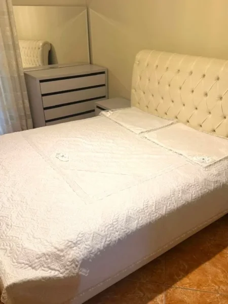 Tirane, jepet me qera apartament 2+1 Kati 3, 90 m² 650 € 
