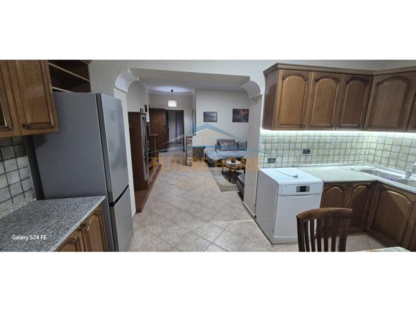 Tirane, jepet me qera apartament 1+1 Kati 1, 41 m² 600 € (Pazari i Ri)