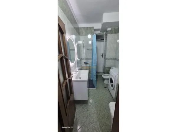 Tirane, jepet me qera apartament 1+1 Kati 1, 41 m² 600 € (Pazari i Ri)