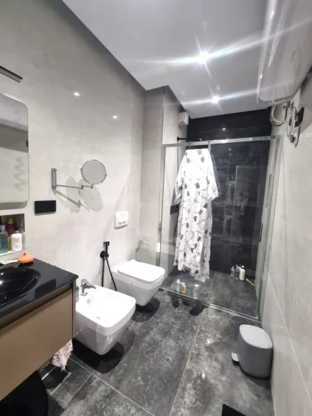 Tirane, jepet me qera apartament 2+1+Aneks+Ballkon Kati 5, 100 m² 1.500 € (Rruga Sulejman Pitarka)